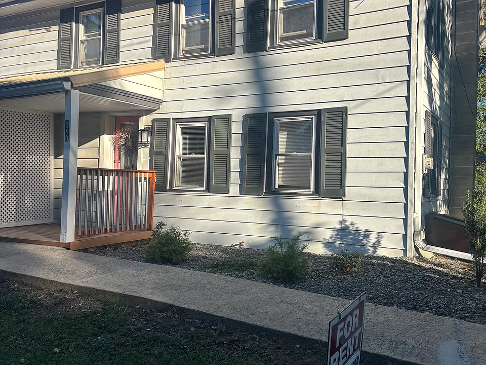 927 Village Rd