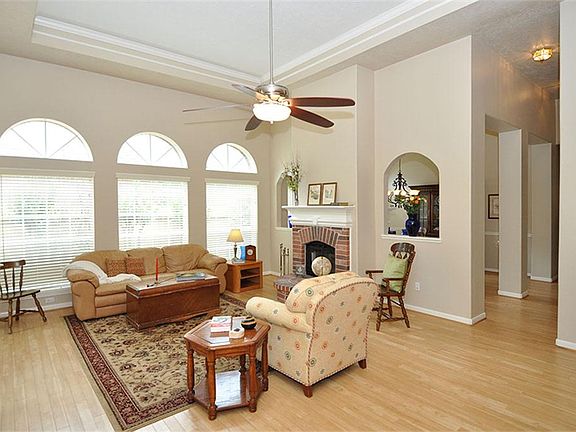 5th image of 2330 Mills Creek Dr