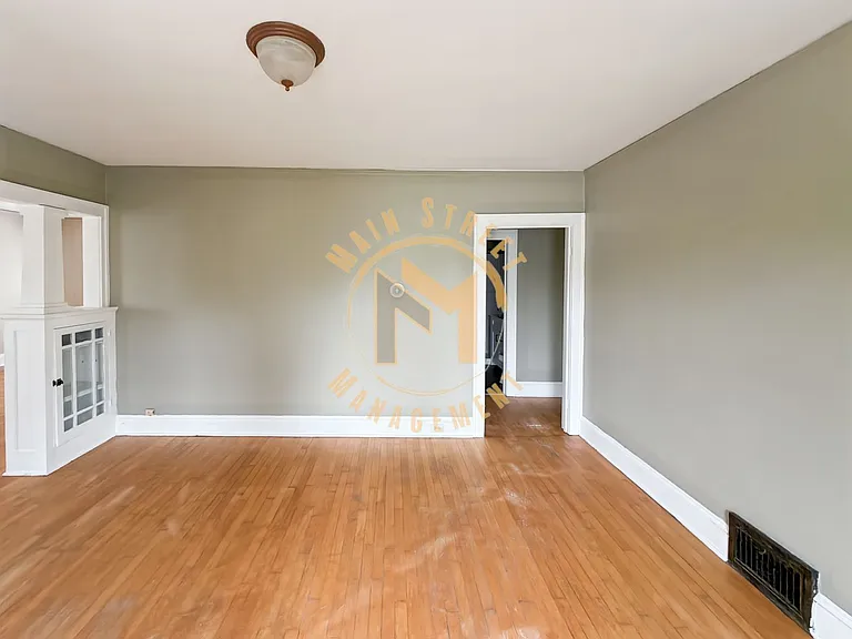 210 Bay St — Photo 8