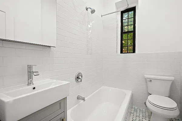 Sold by Compass | media 7