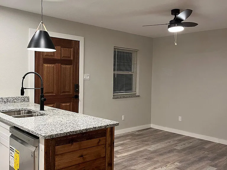 501 S Ostrom Ave — Photo 2