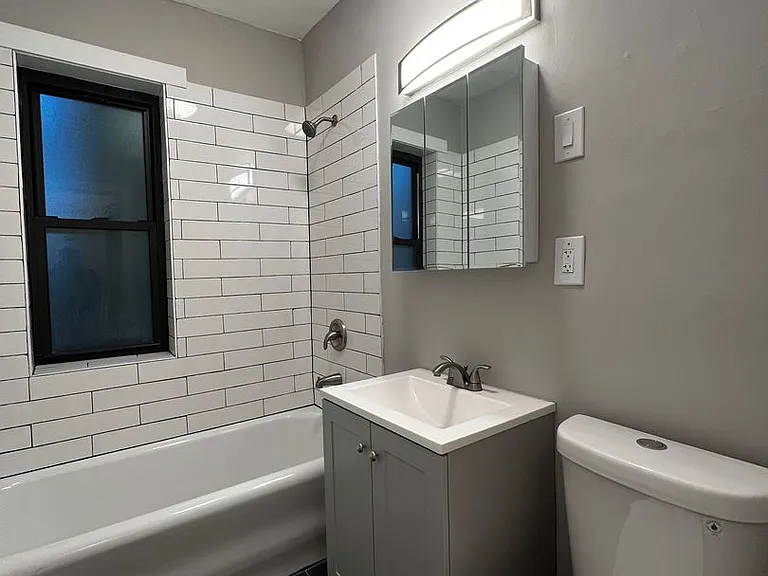 800-810 Michigan — Photo 27