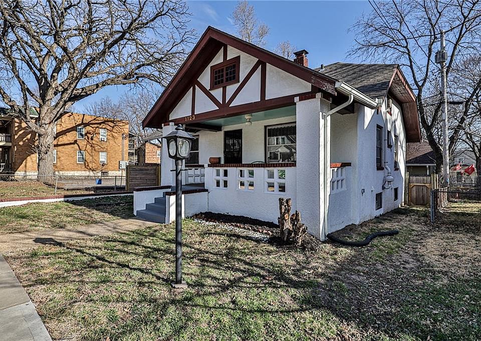 1st image of 1123 W 41st St
