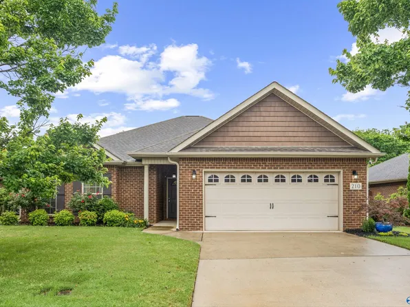 210 Wolf Creek Trl SW, Huntsville, AL 35824