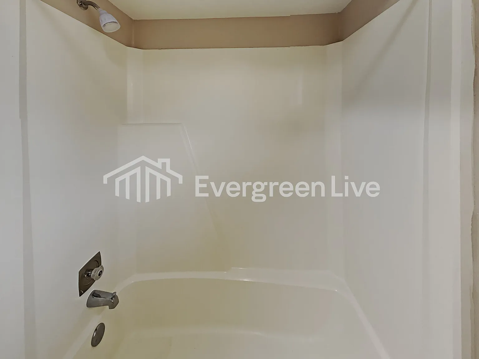 4 bed, 2.0 bath, 2257 sqft, $1,895 — Photo 4
