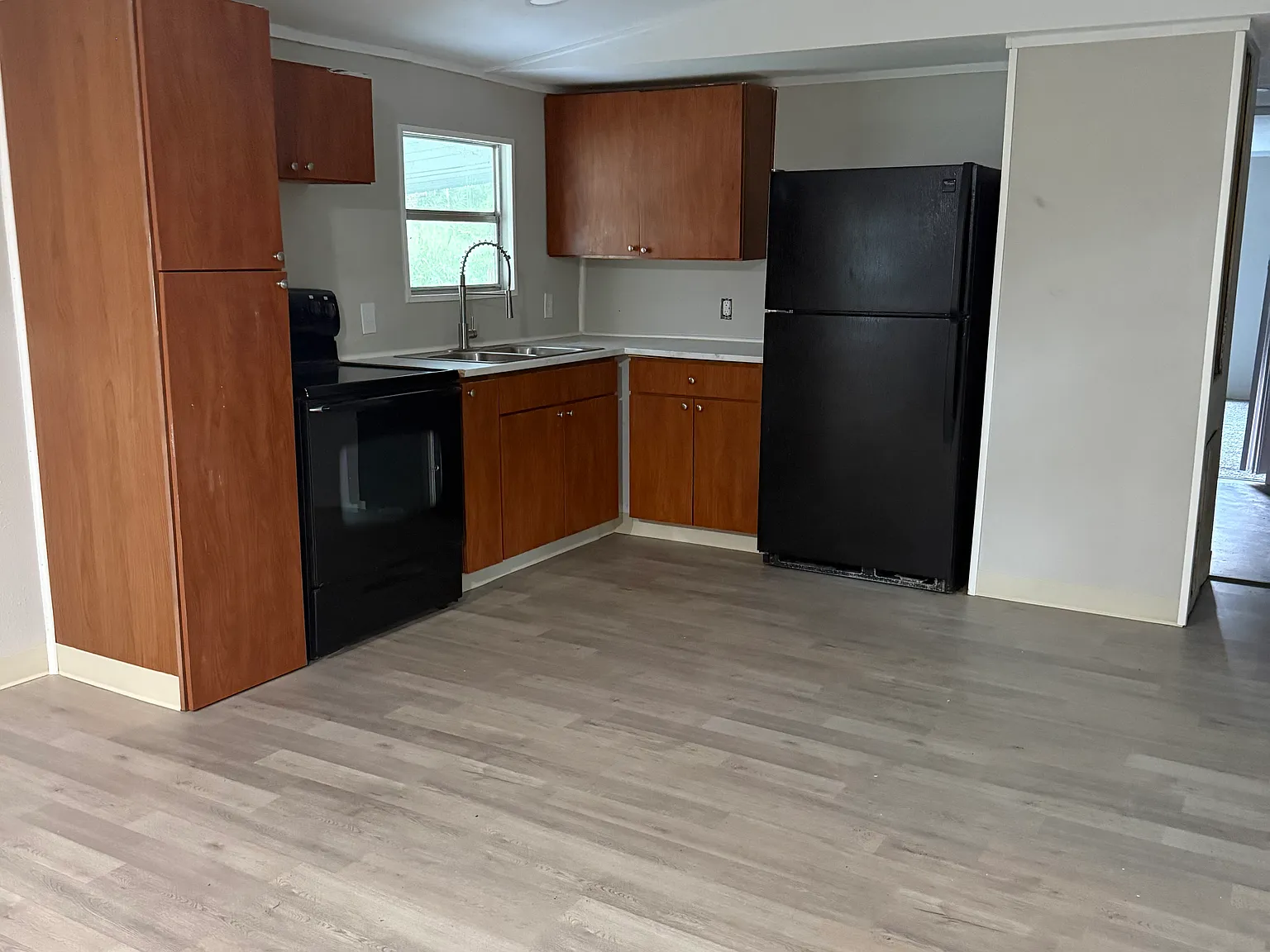 3 bed, 924 sqft, $1,550 — Photo 2