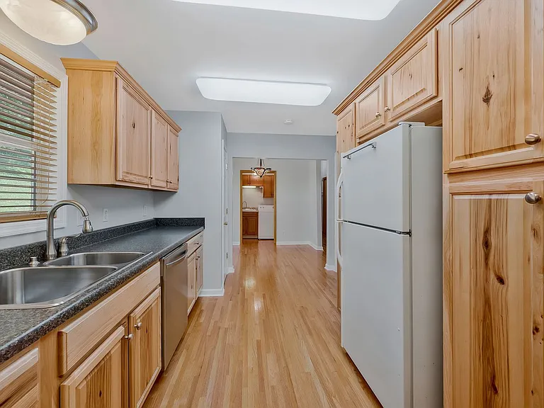 4857 Torbay Dr — Photo 17