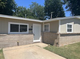 405 Armstrong St, Moore, OK 73160