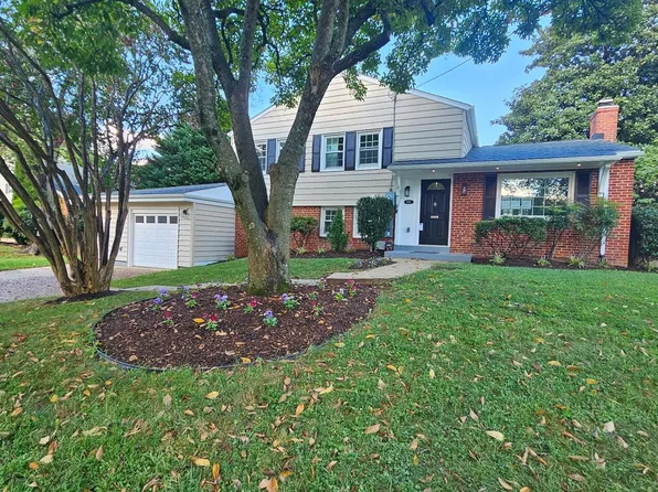 1022 Croton Dr, Alexandria, VA 22308