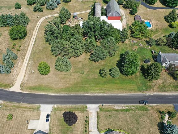 3rd image of 1 Hickory Hills Dr