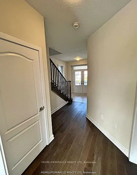 66 Aviron Cres — Photo 5