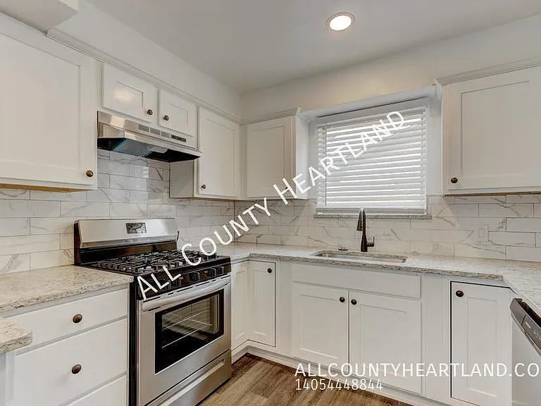 6806 NW 32nd St — Photo 8