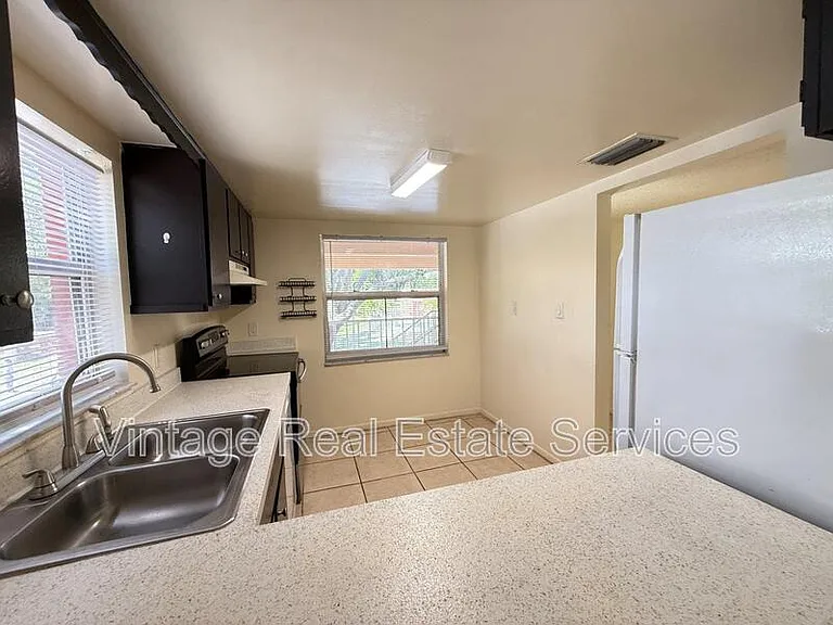 Whitehall Garden Apartments — Photo 5