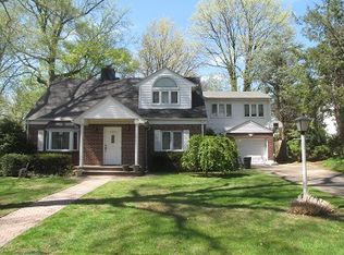 525 Northumberland Rd, Teaneck, NJ 07666