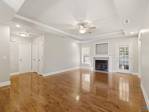 3rd image of 242 Chestnut Oak Cir