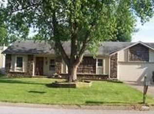 1052 E Oak Tree Ln, Springfield, MO 65810