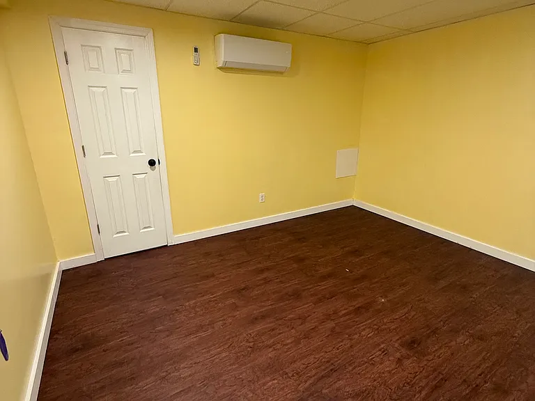 439 N Service Rd — Photo 2