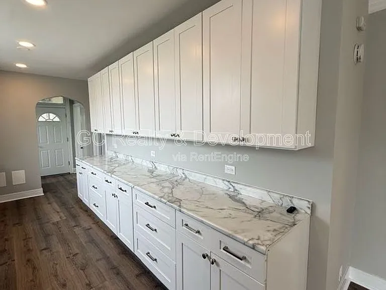 5730 N Christiana Ave #3 — Photo 8
