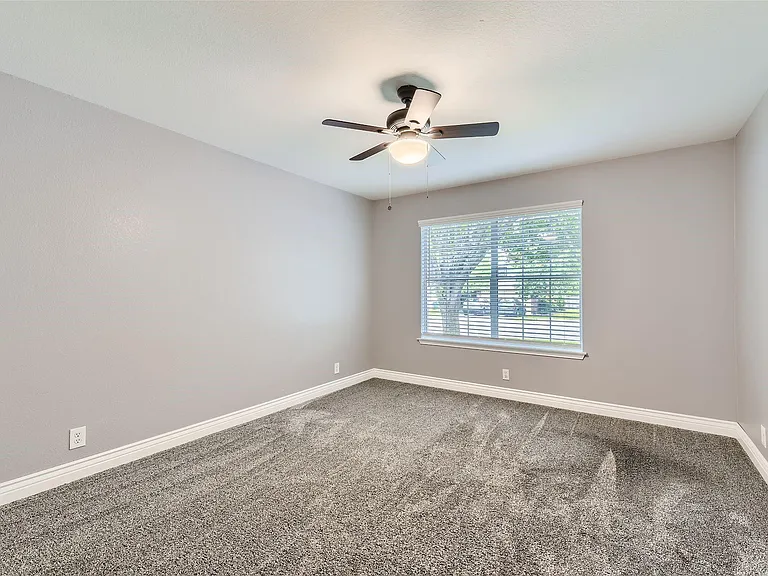 1803 Lloydminister Way — Photo 20