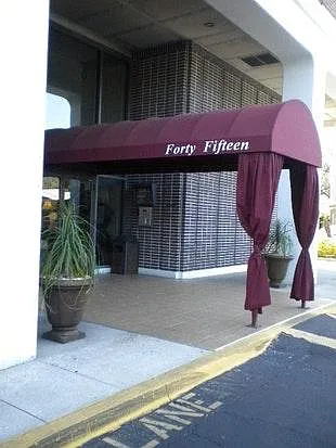 2 bed, 1000 sqft, $2,300 — Photo 2