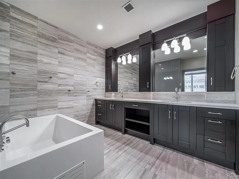 100 Detroit St #403 — Photo 28