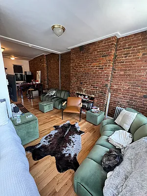 Rented by Delmark Realty LLC | media 32