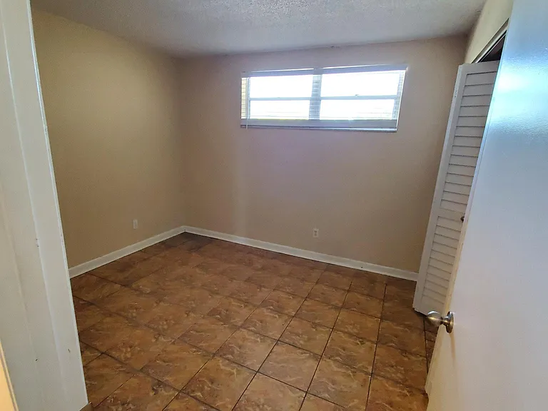 5820 N Church Ave — Photo 11