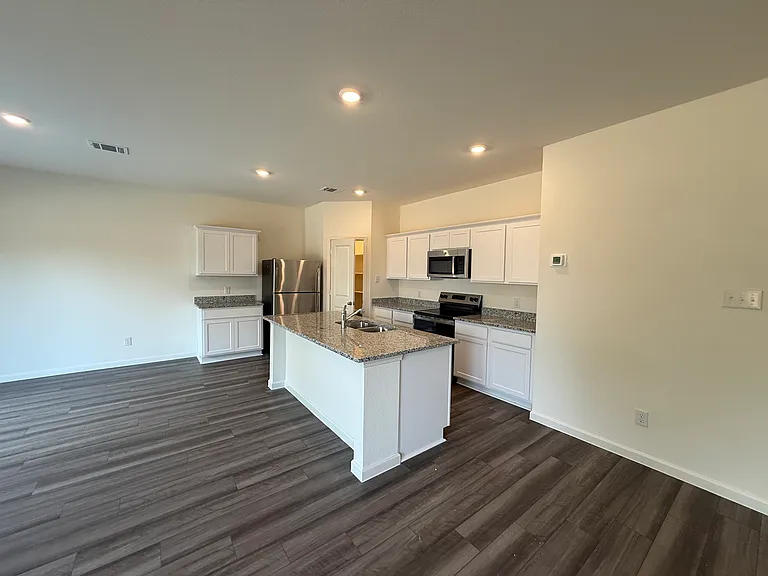 2201 Burnwood St — Photo 9
