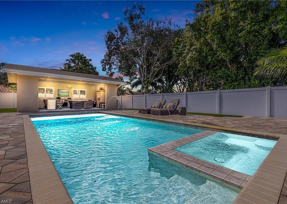 1st image of 10140 McGregor Blvd