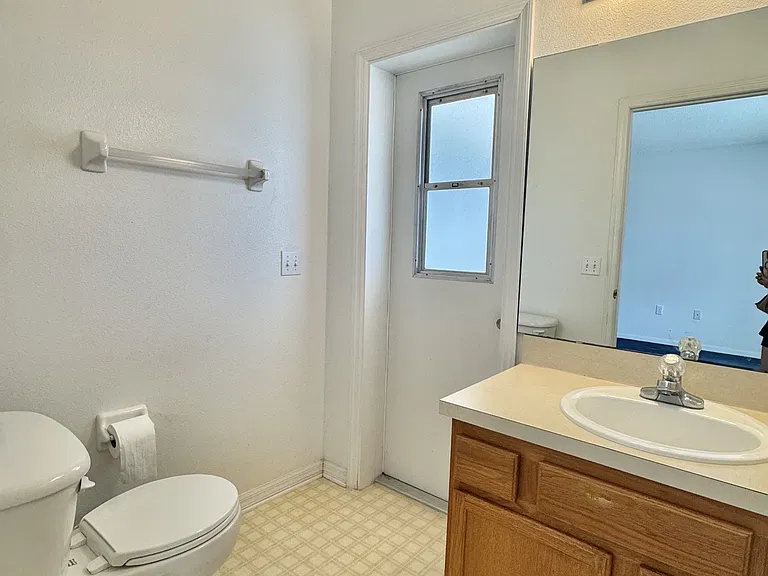140 Sonja Cir — Photo 8
