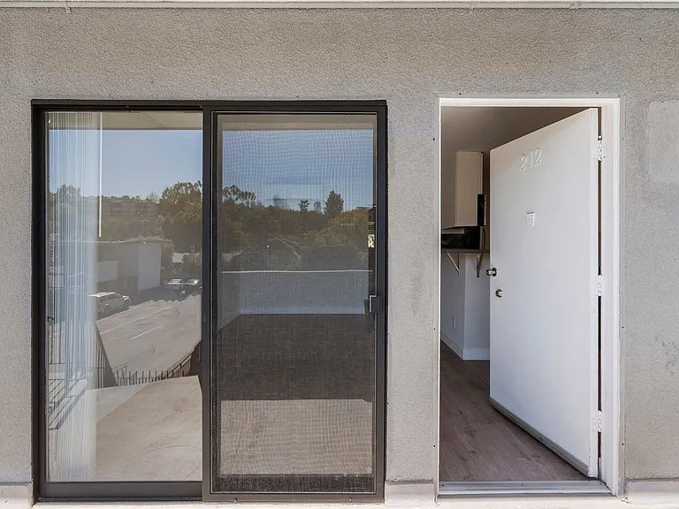 Ave 59 - Highland Park Apartments(Rivendell) — Photo 3