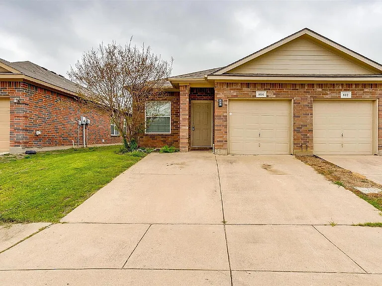 812 Walnut St — Photo 1