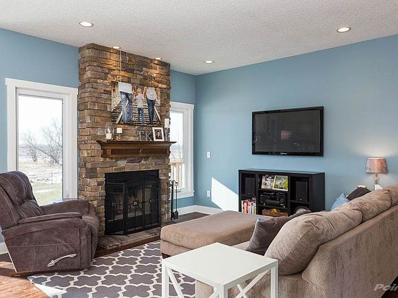 2-Living Room (1) (1)