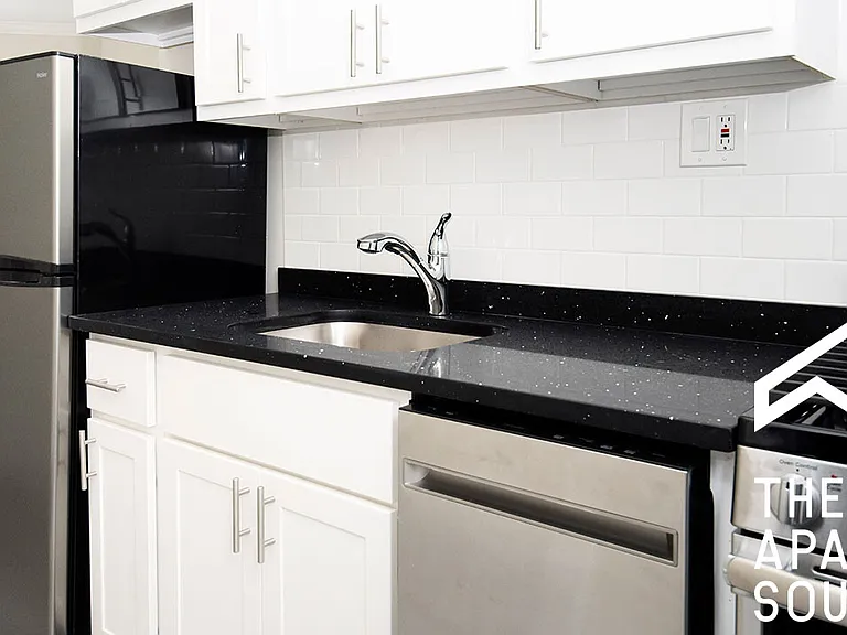 648.5 W Roscoe St #2S — Photo 1