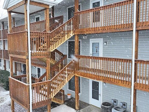 3rd image of 6035 Lake Rd W