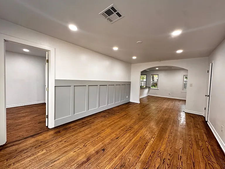 1117 W Symmes St — Photo 2