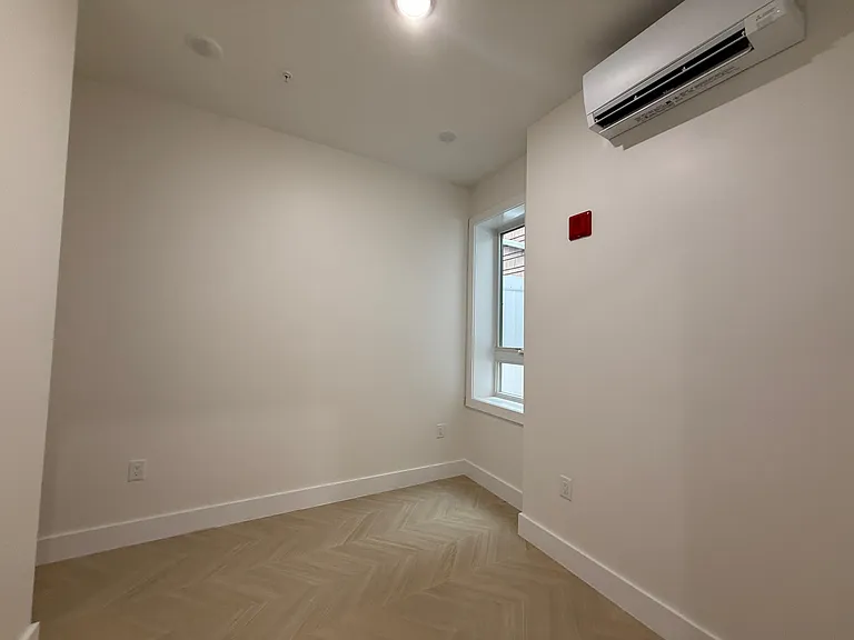 40 Lembeck Ave #15E — Photo 5