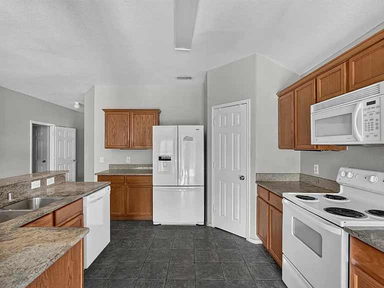 1325 Periwinkle Dr — Photo 11