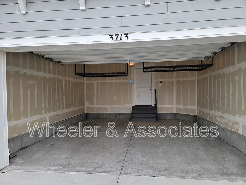 4 bed, 3.5 bath, 3131 sqft, $2,595 — Photo 4