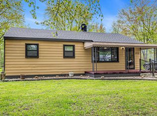 45207 Paris Dr, Belleville, MI 48111