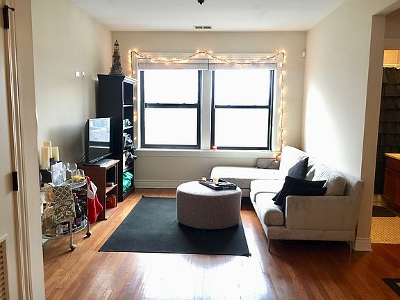 3rd image of 3437 N Lakewood Ave