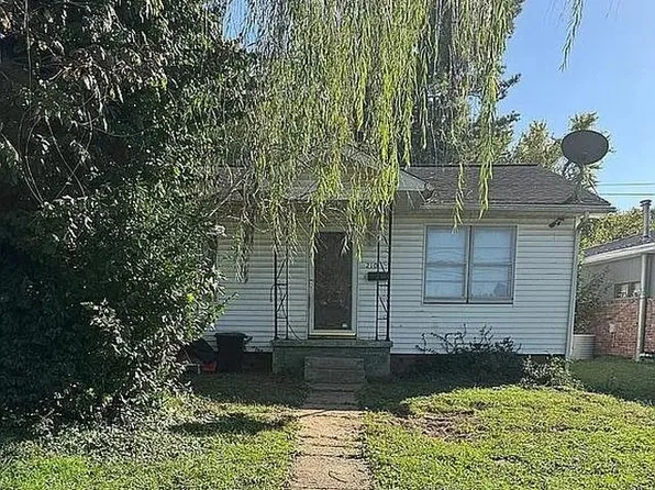 210 E Dixon St, Sebree, KY 42455