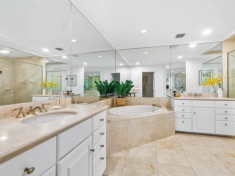 240 Miraflores Dr — Photo 15