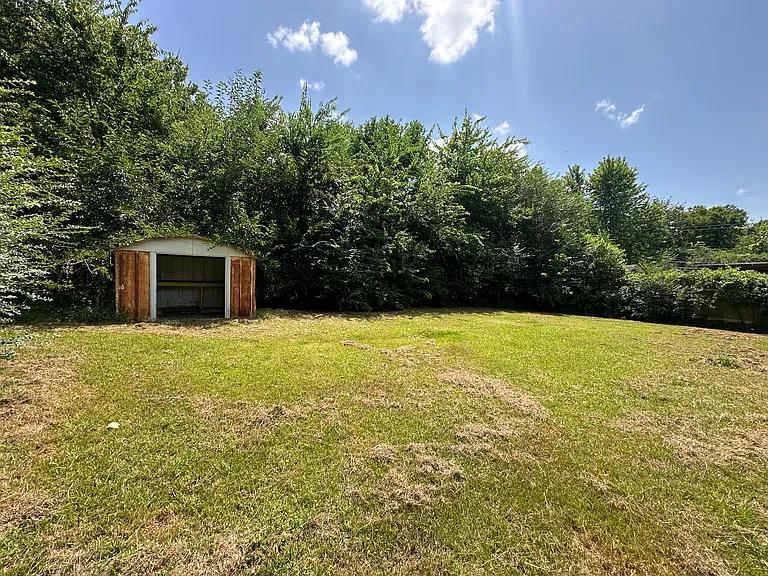 1004 N Erie Ave — Photo 16