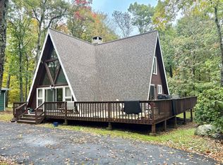 127 Hillcrest Dr, Lords Valley, PA 18428