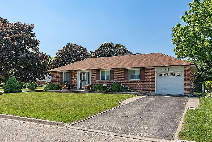 124 Panter Cres #LOWER