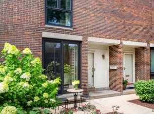 1 Birch Tree Ct, Elmhurst, IL 60126