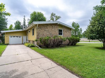 1117 17th St NW, East Grand Forks, MN, 56721