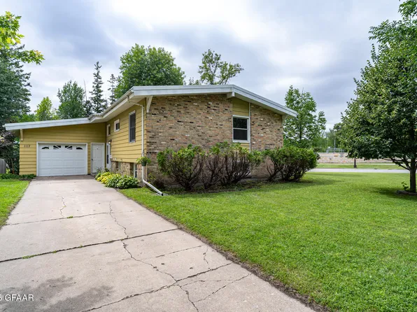 1117 17th St NW, East Grand Forks, MN 56721