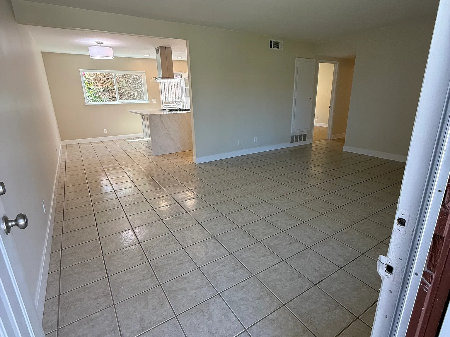3 bed, 1208 sqft, $4,950 — Photo 1